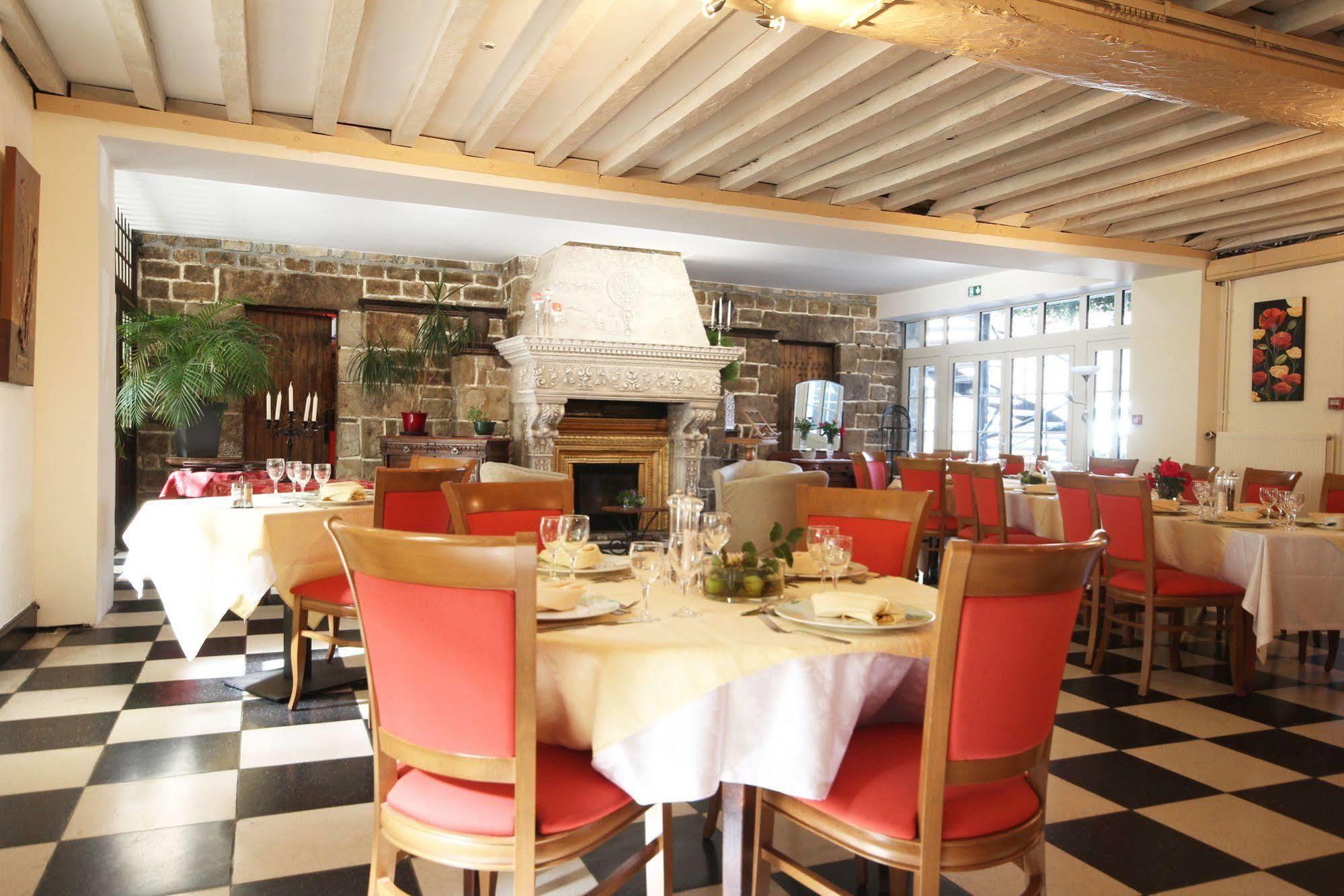 Logis Hotel De France Restaurant Grill Domfront  Eksteriør billede